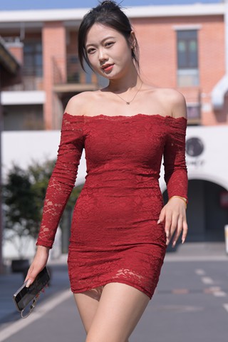 街拍之家网丝袜街拍美女图3